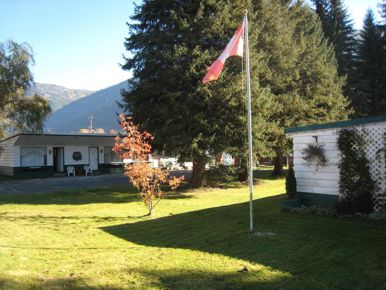 Reno Motel Salmo Εξωτερικό φωτογραφία